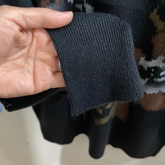 Like new! Vintage sweater! - Picture 3 of 8